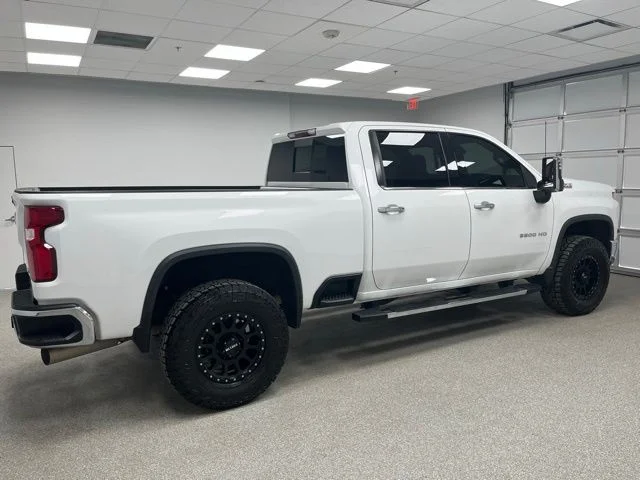 Used 2022 White Chevrolet LTZ image 9