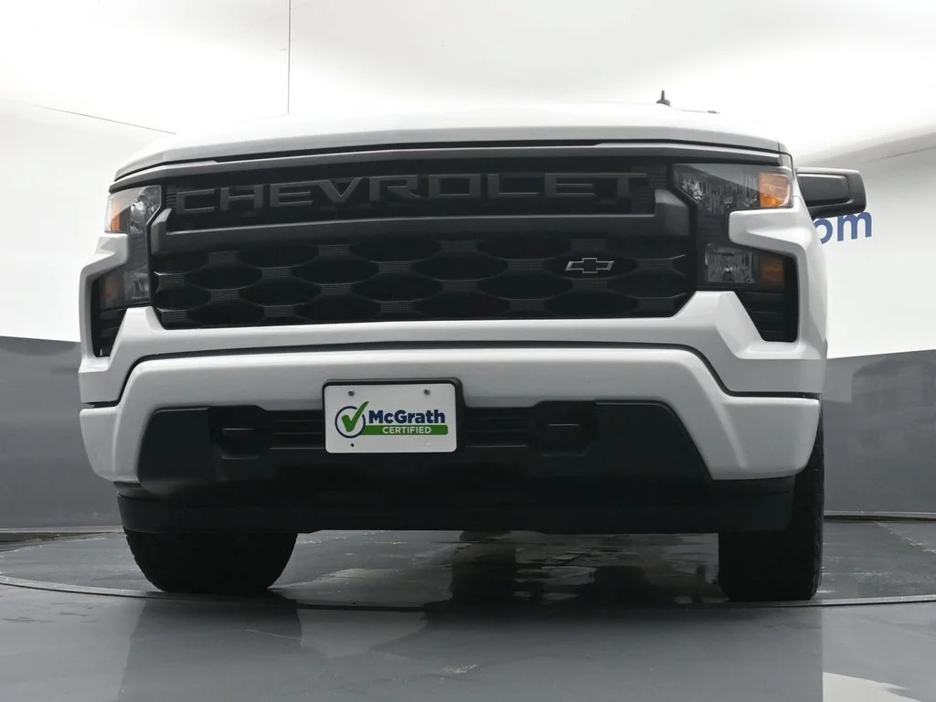 Used 2023 White Chevrolet Custom image 7