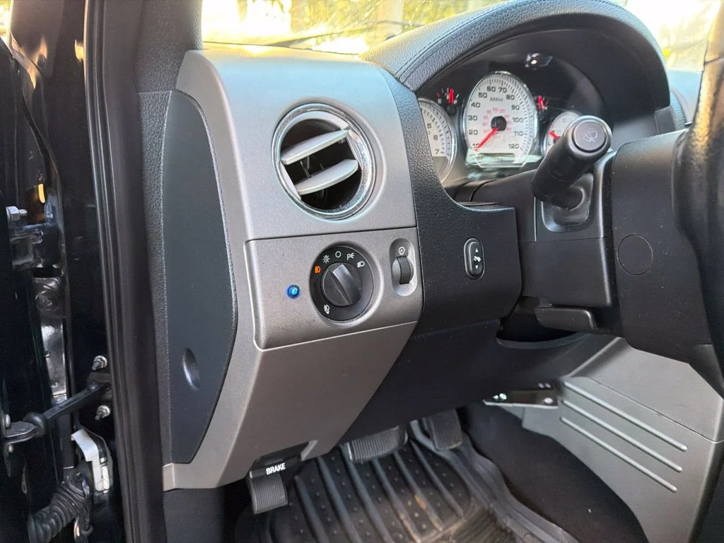 Used 2005 Black Ford XLT image 19