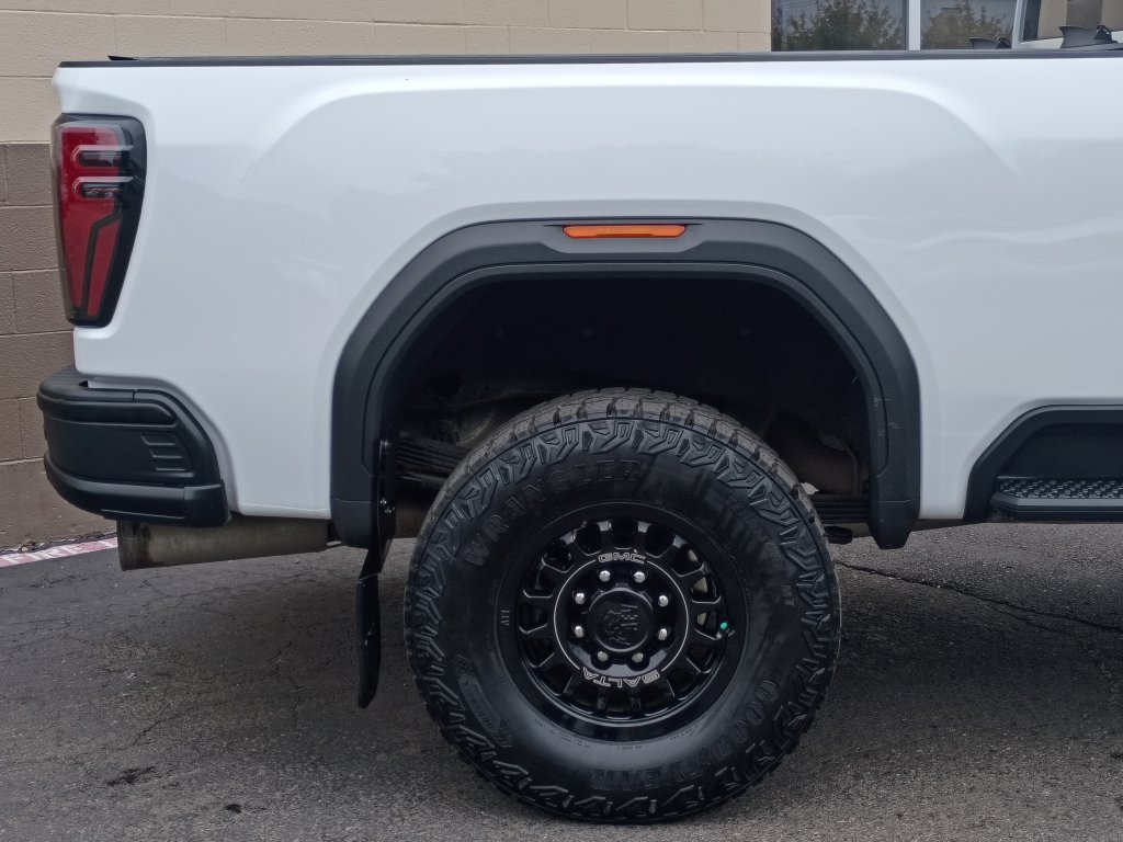Used 2025 White GMC AT4X image 4