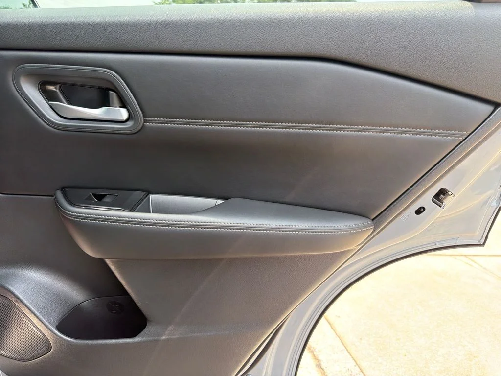 Used 2026 Boulder Gray Pearl Nissan Dark Armor image 39