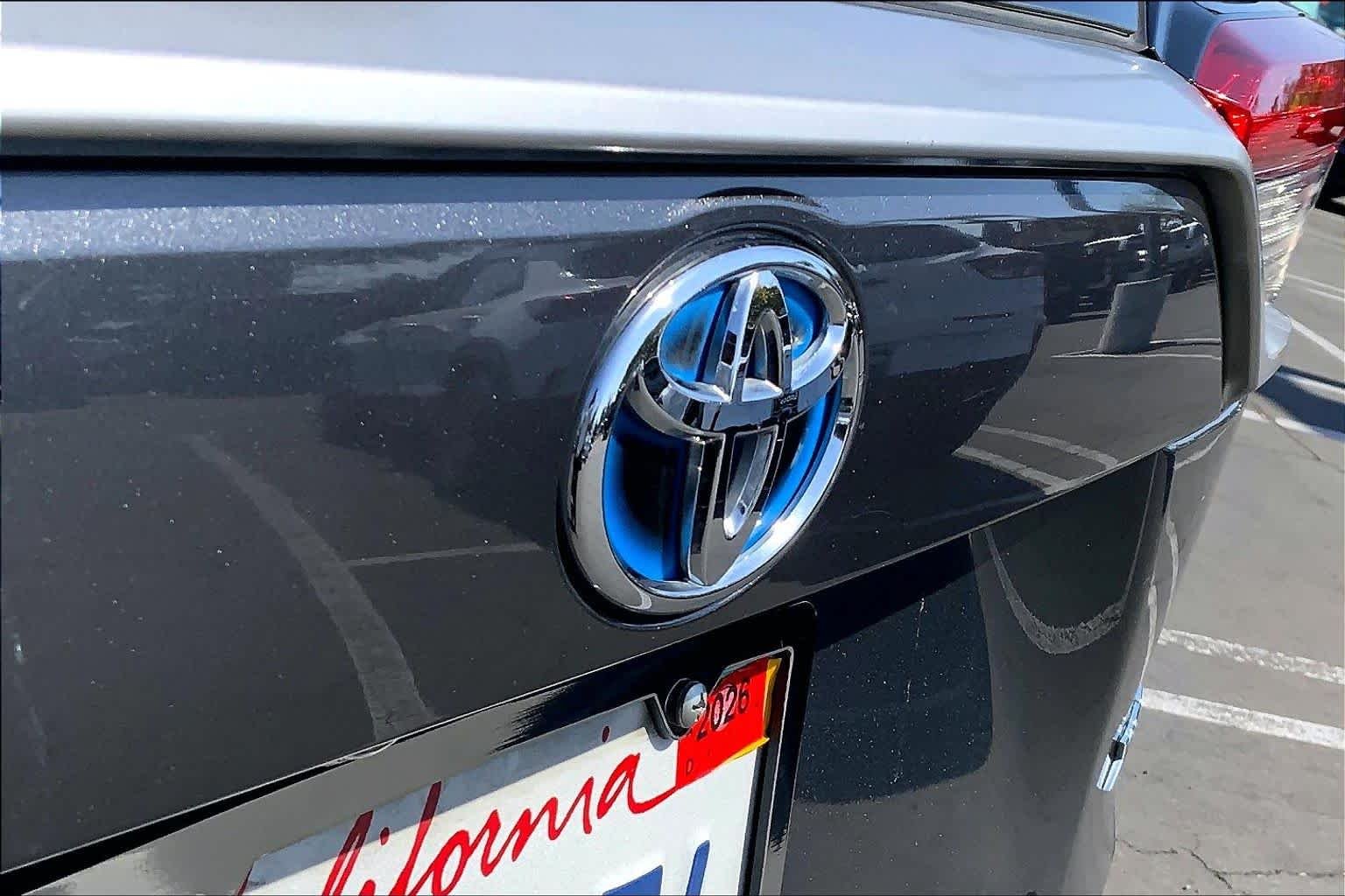 Used 2021 Magnetic Gray Metallic w/Midnight Black Roof Toyota XSE image 30