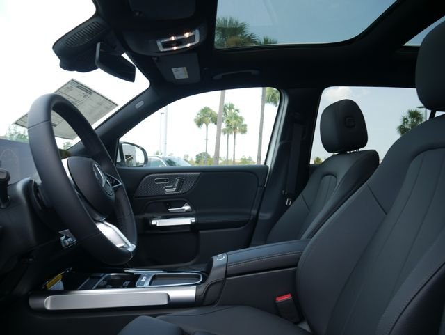New 2026 Polar White Mercedes-Benz GLB 250 image 19