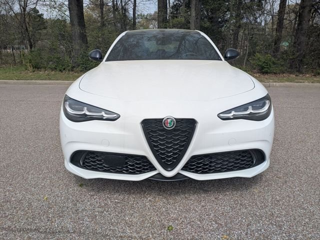 New 2025 Milano White Exterior Paint Alfa Romeo Base image 10