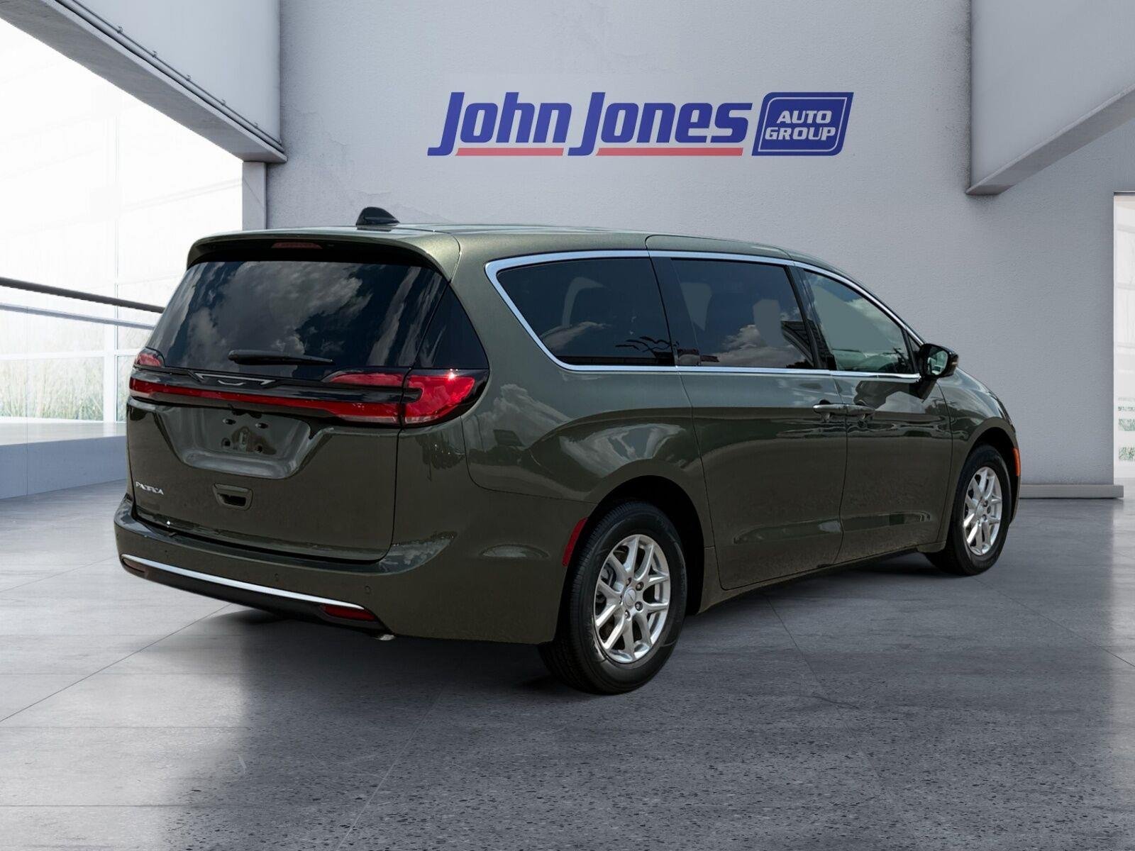 New 2027 Olive Green Pearl-Coat Exterior Paint Chrysler Select image 18