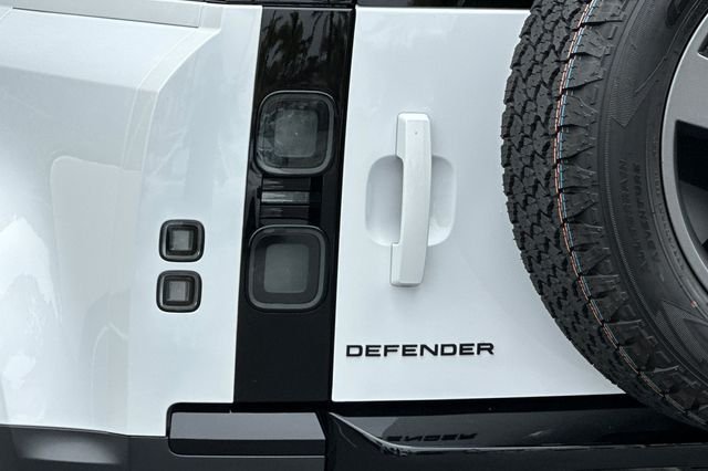 New 2026 Fuji White Land Rover S image 25