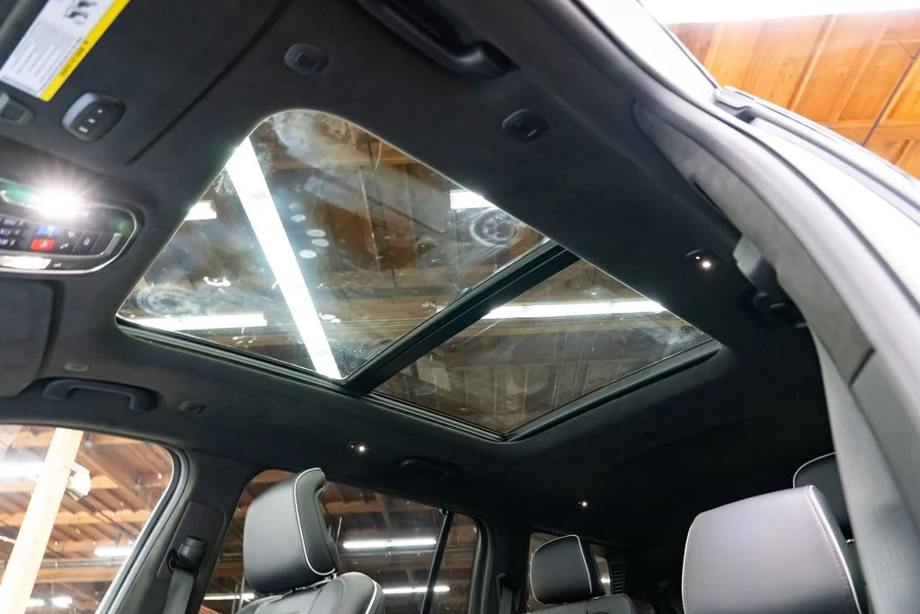 New 2026 Bright White Clear-Coat Exterior Paint Jeep Summit image 25
