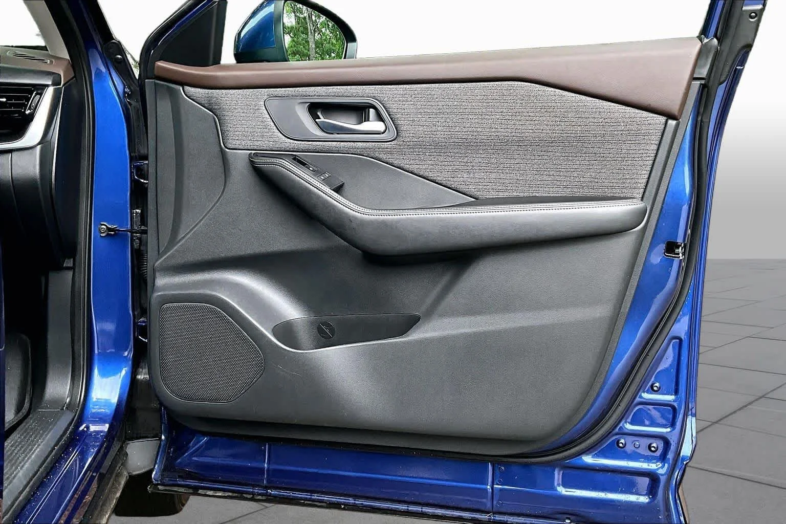 Used 2022 Caspian Blue Metallic Nissan SV image 21