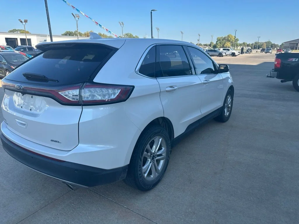 Used 2018 White Ford SEL image 35