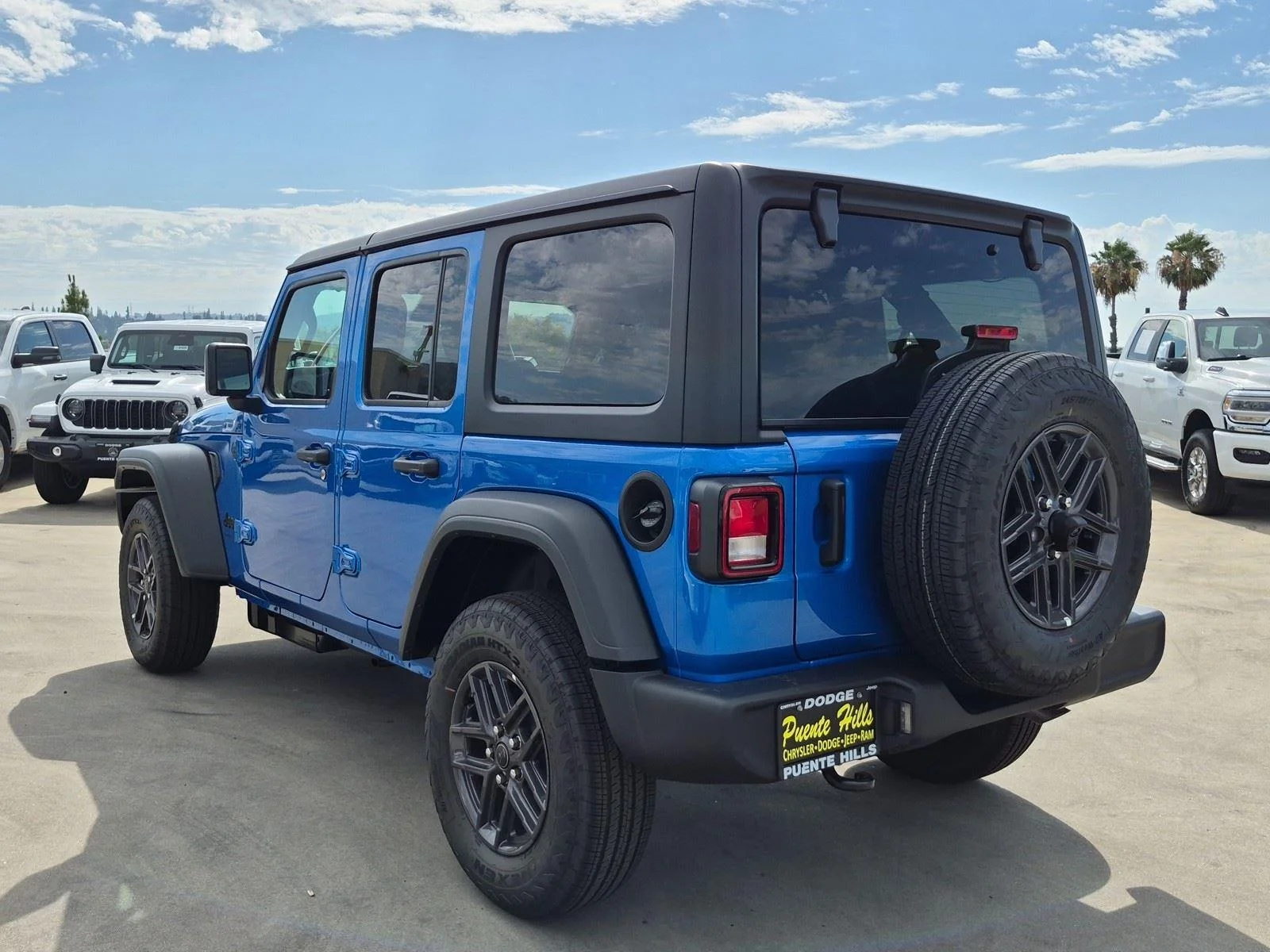 New 2026 Hydro Blue Pearl-Coat Exterior Paint Jeep Sport S image 4