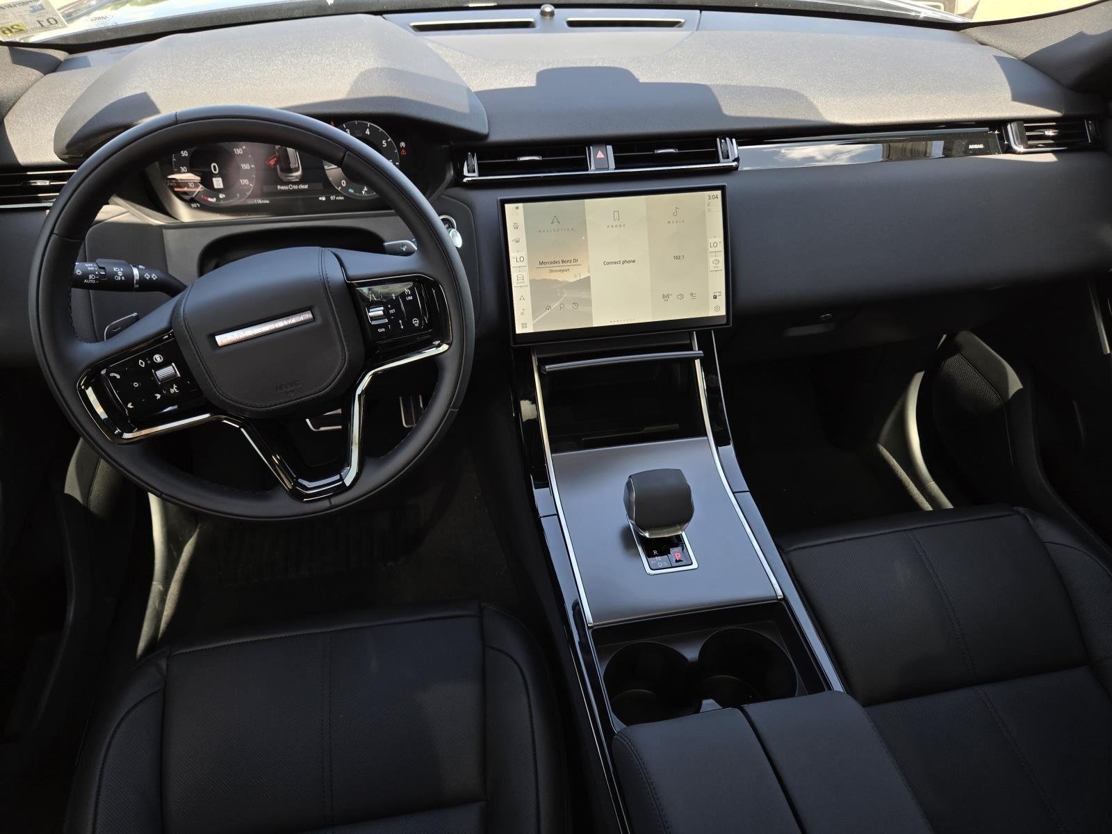 New 2025 Santorini Black Land Rover Dynamic SE image 36