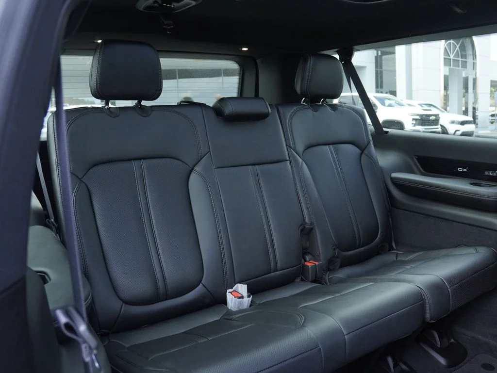 New 2026 Bright White Clearcoat Jeep Summit Obsidian image 33