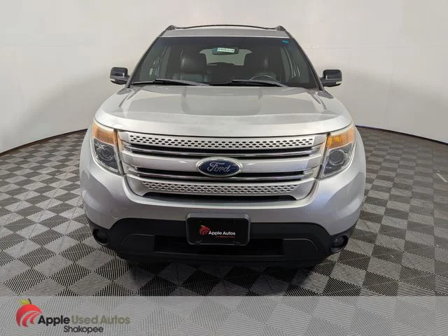 Used 2011 Silver Ford XLT image 2