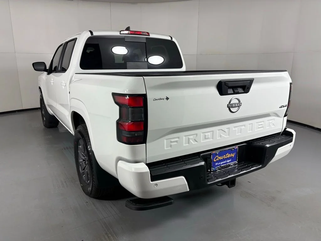 New 2026 Glacier White Nissan Crew Cab SV image 6