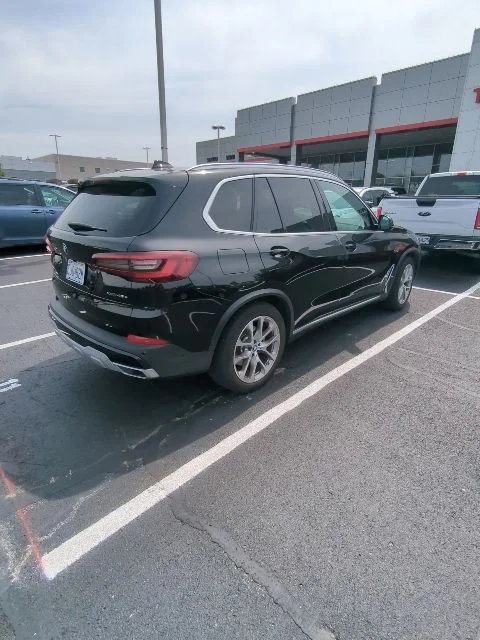 Used 2022 Black BMW xDrive45e image 13