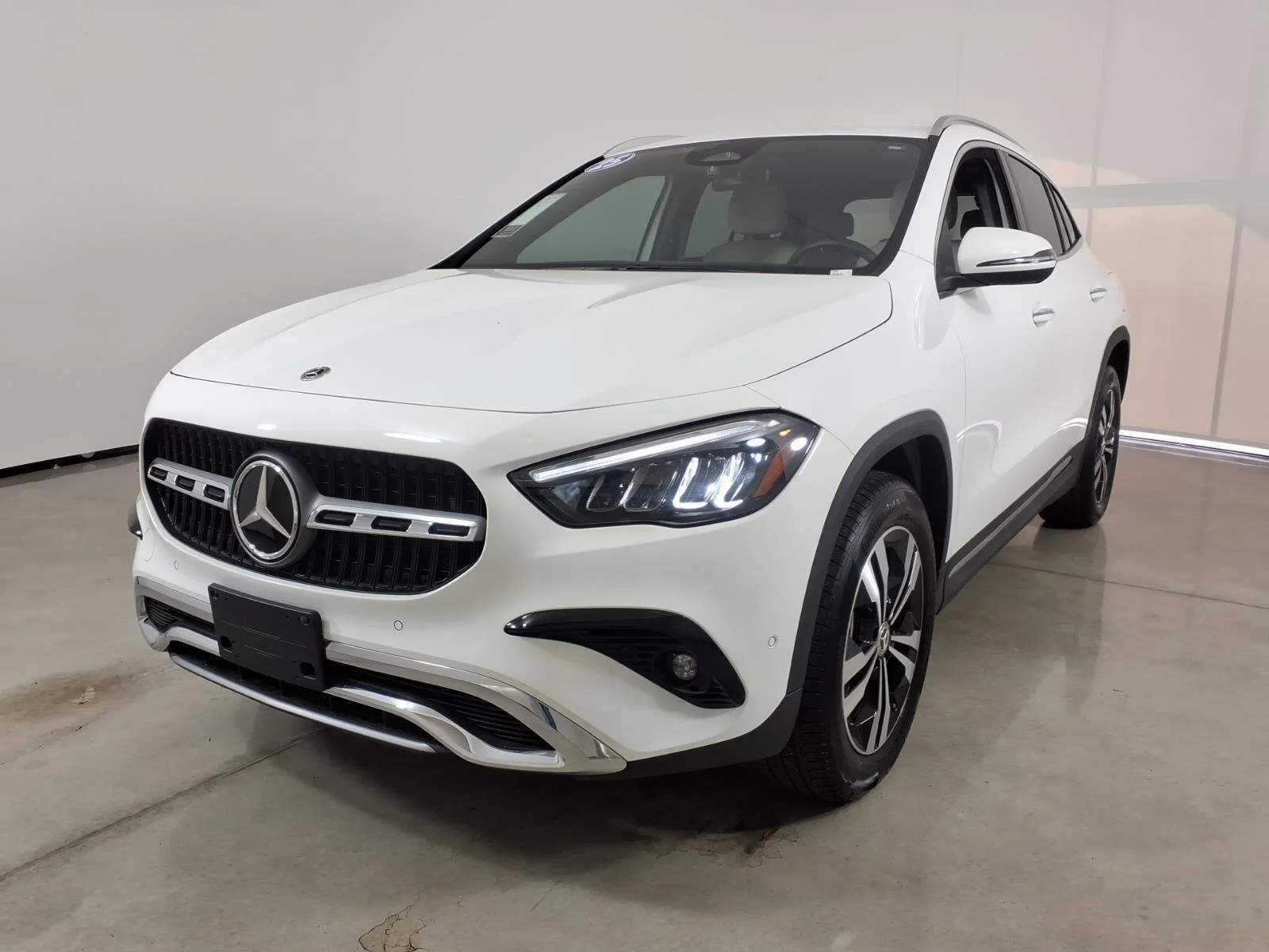 Used 2025 Polar White Mercedes-Benz GLA 250 image 14