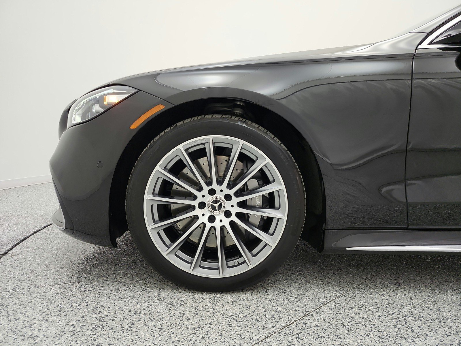 Certified Used 2024 Obsidian Black Metallic Mercedes-Benz S 580e 4MATIC® Sedan image 18
