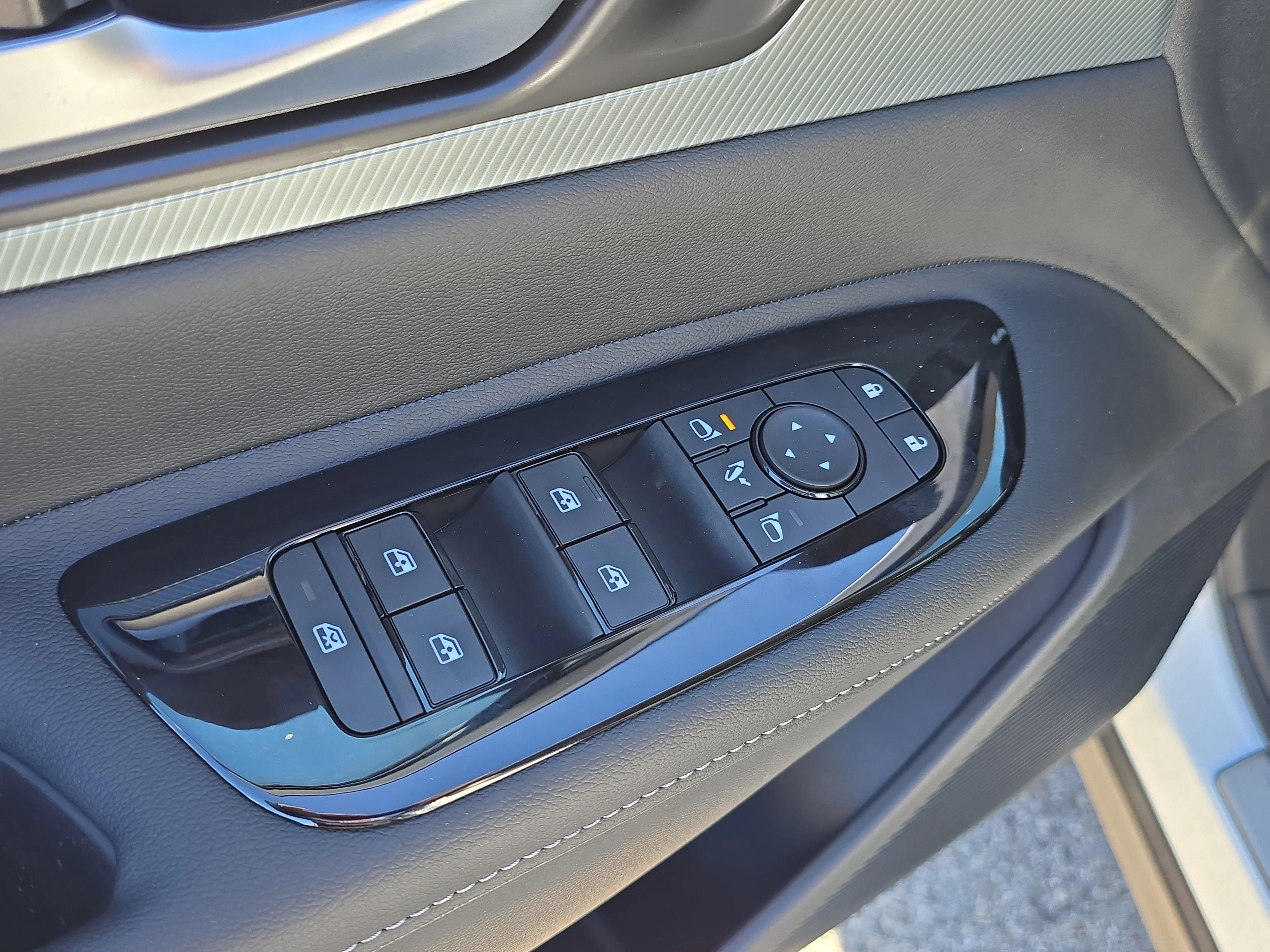 New 2026 Everest White Pearl TriCoat Nissan Platinum image 23