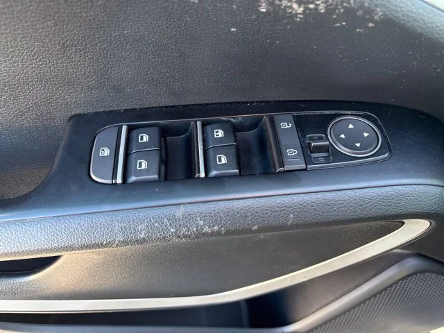 Used 2022 White Kia LX image 12