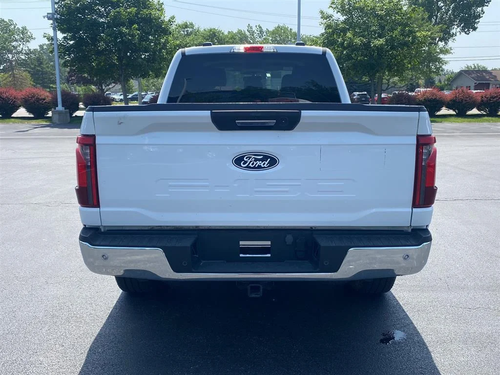 Used 2024 Oxford White Ford XLT image 9