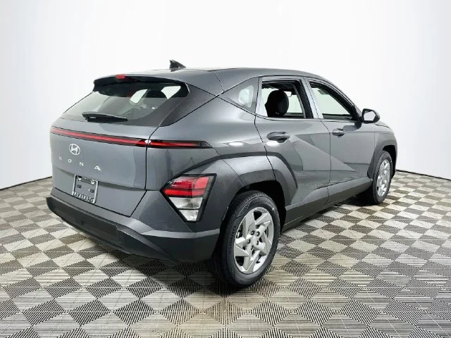 New 2027 Gray Hyundai SE image 3