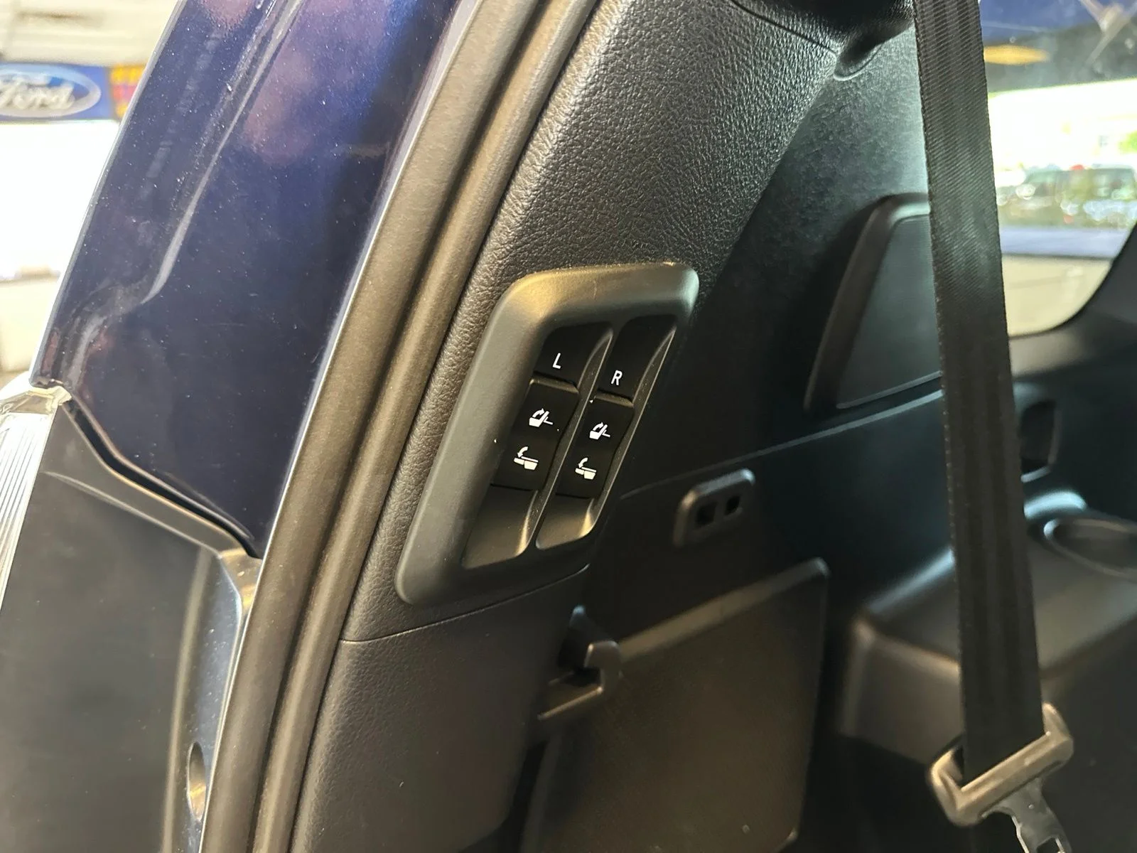 Used 2022  Lexus 460 image 28