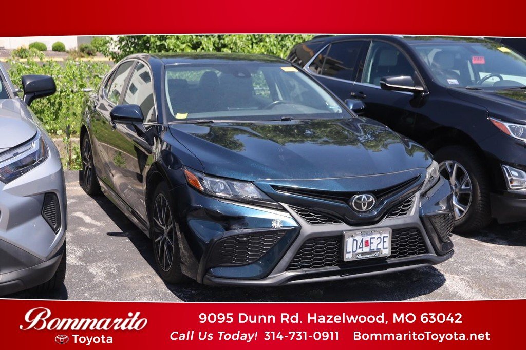 Used 2021 Aqua Toyota SE Auto image 1