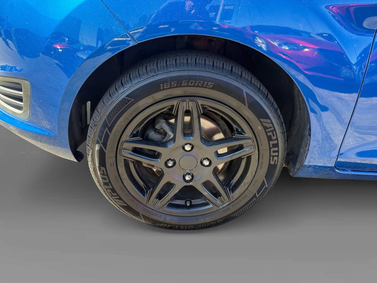 Used 2019 Lightning Blue Metallic Ford SE image 9