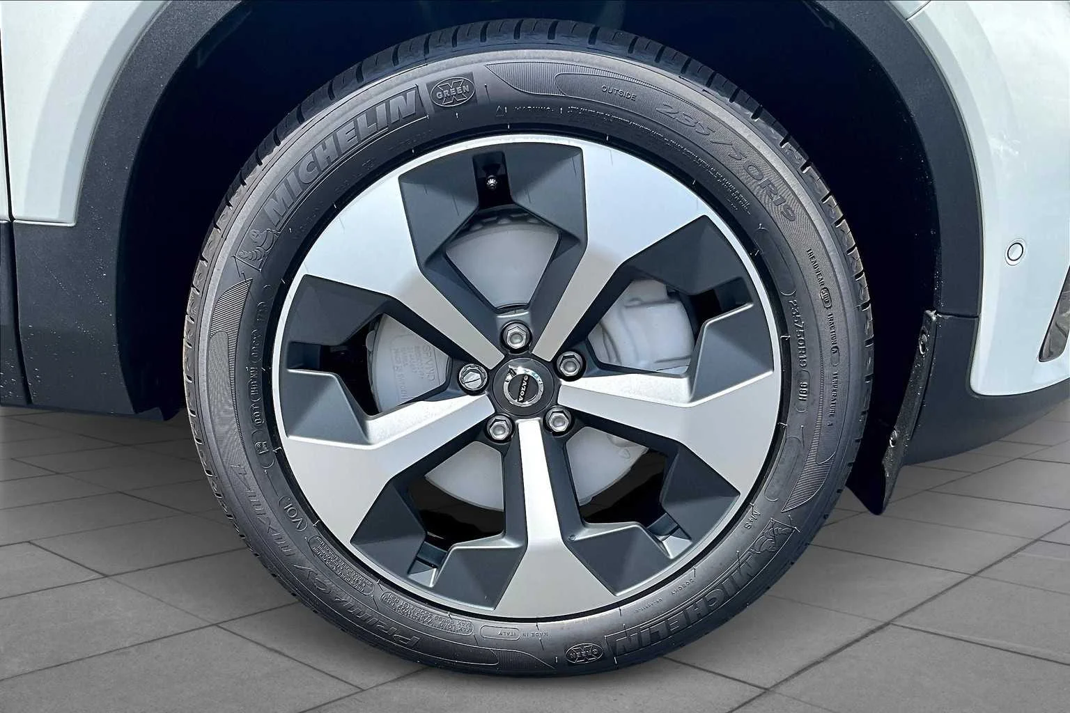 2026 Volvo XC40 Plus - Photo 15