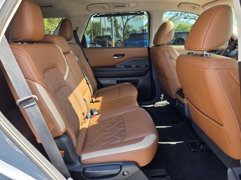 Used 2026 Gray Nissan Platinum image 19