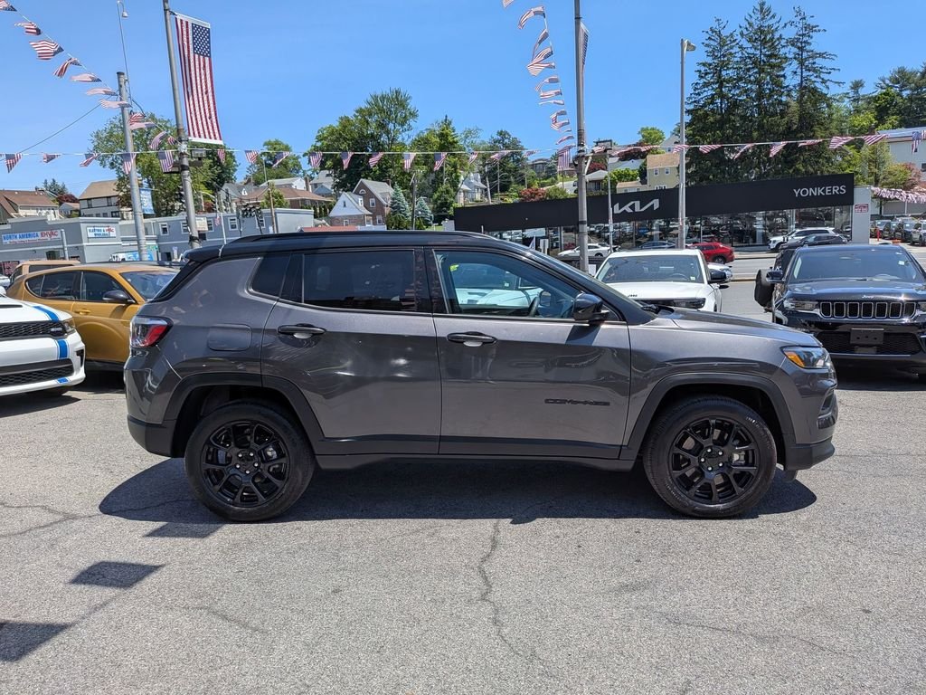 Used 2023 Gray Jeep Latitude image 5