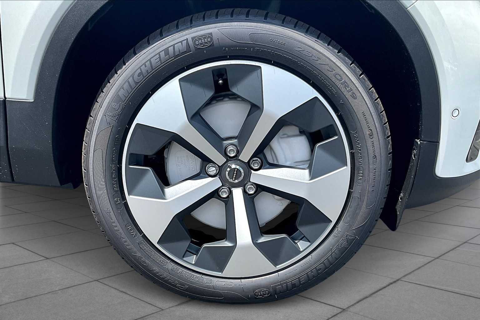 2026 Volvo XC40 Plus - Photo 15