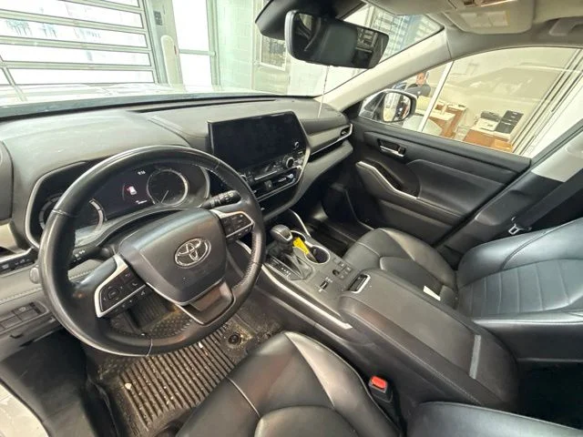 Used 2023 Pearl Toyota XLE image 7