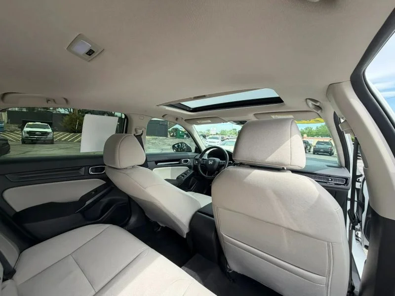 Used 2022 White Honda EX Sedan 4D image 17