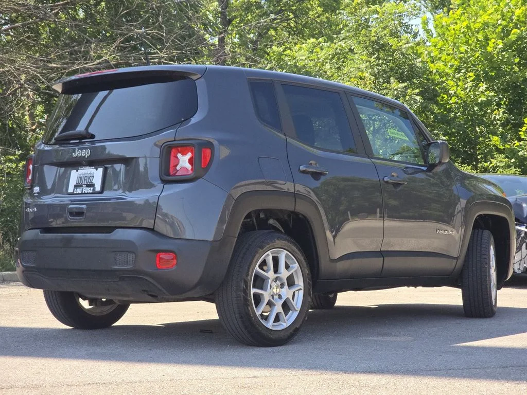 Used 2023 Gray Jeep Latitude image 14