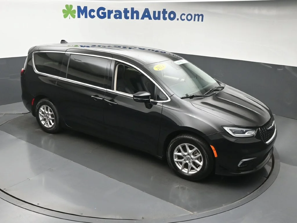 Used 2024 Black Chrysler Touring L image 3