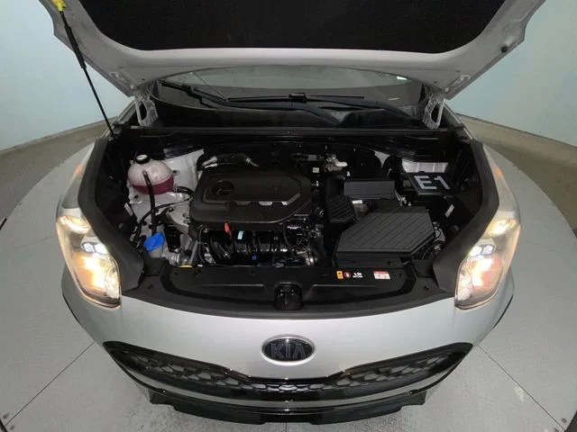 Used 2022 Silver Kia Nightfall image 25