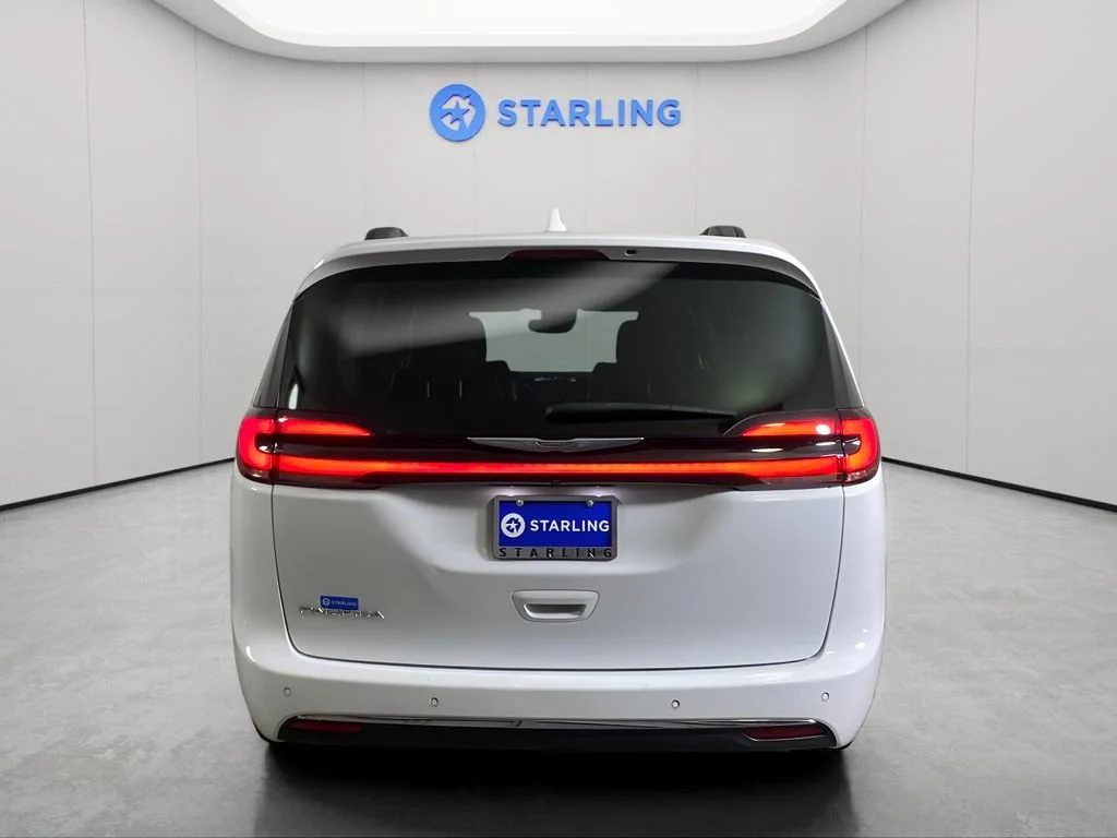 Used 2022 White Chrysler Touring L image 6