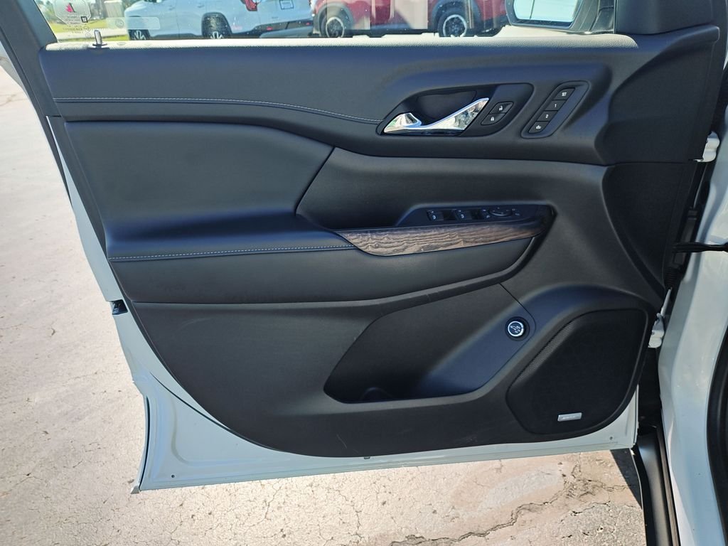 Used 2022 White GMC Denali image 12