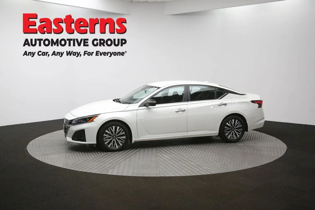 Used 2024 White Nissan 2.5 SV image 57
