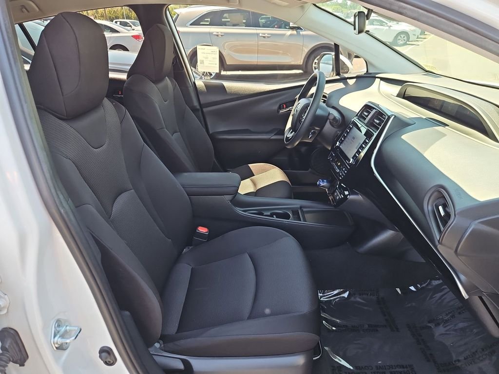 Used 2021 Pearl Toyota L image 28