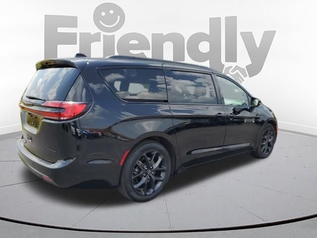 Used 2026 Black Chrysler Limited image 5
