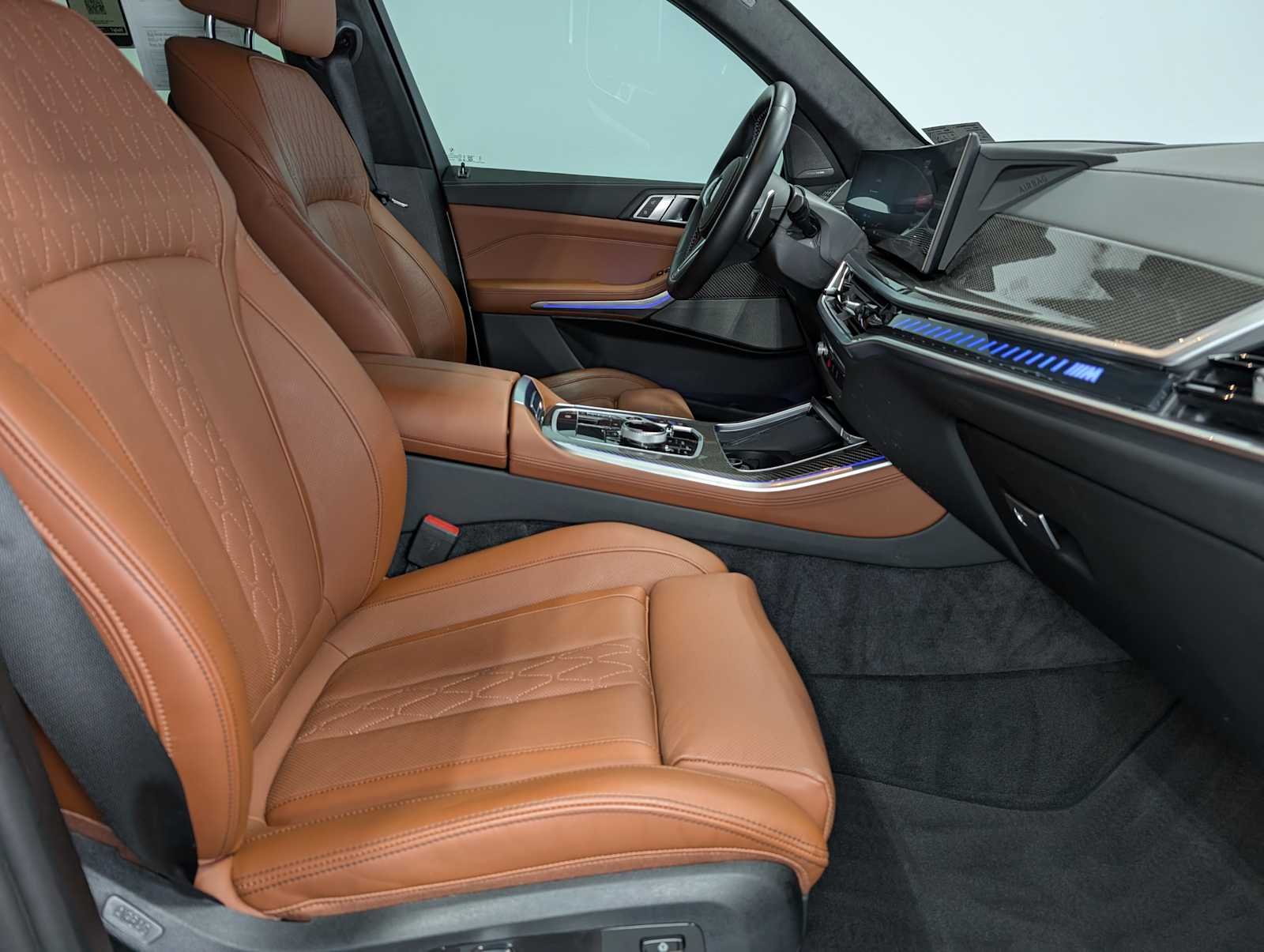 Used 2025 Skyscraper Grey Metallic BMW M60i image 45