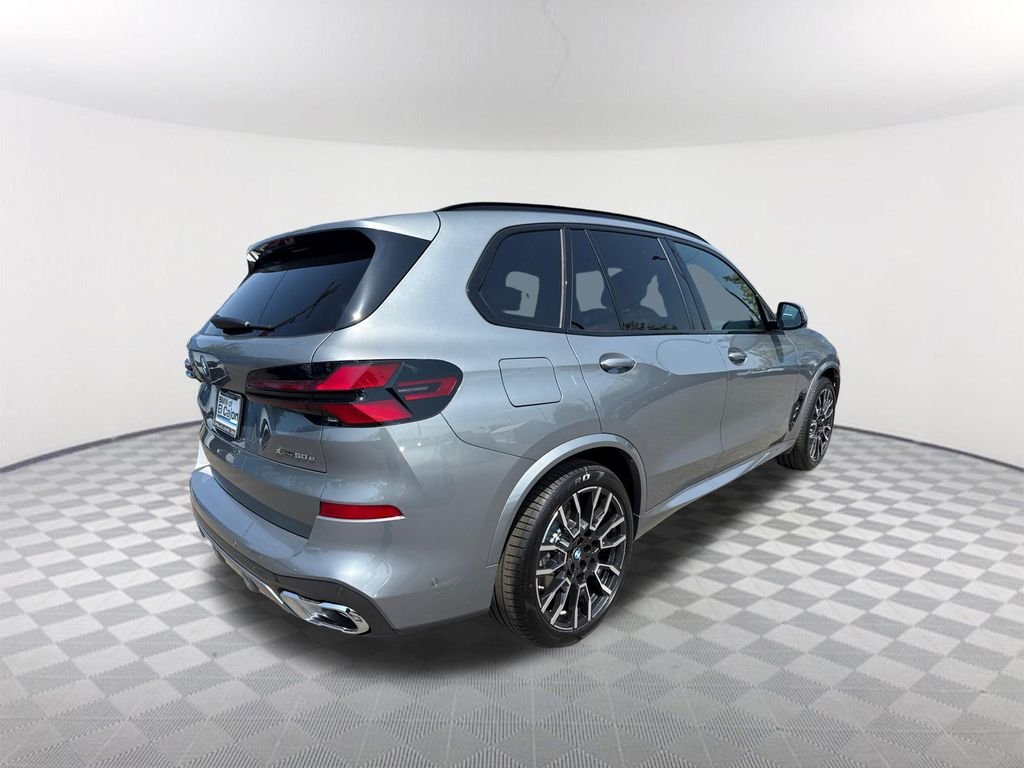 New 2026 Skyscraper Grey Metallic BMW xDrive50e image 4