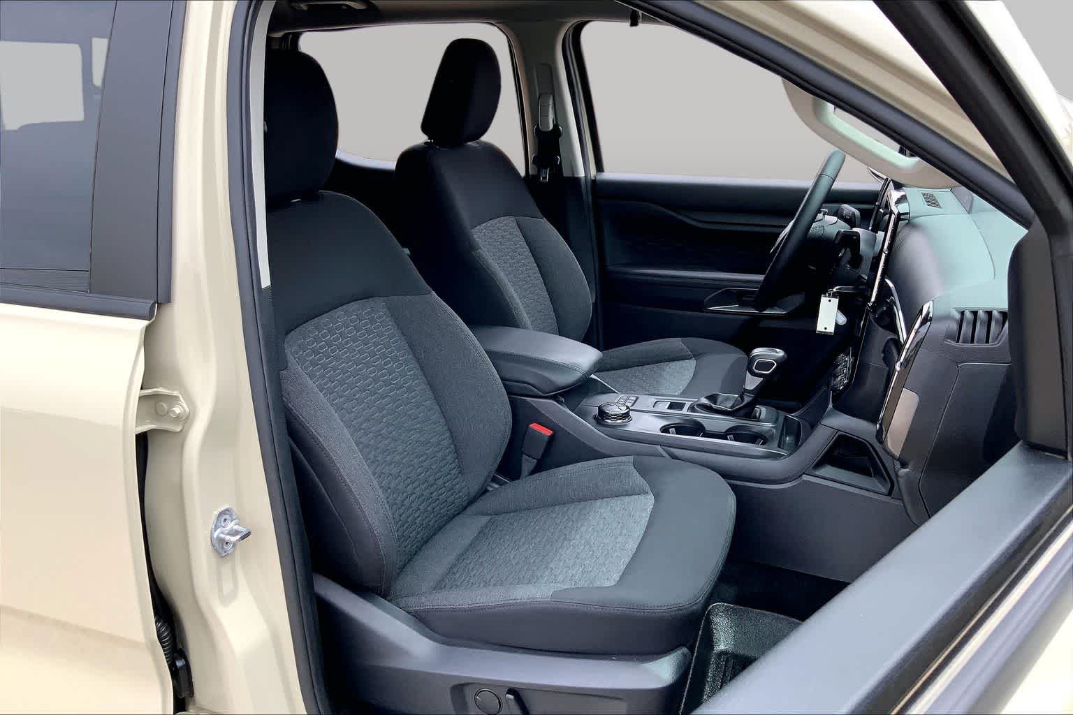 Used 2025 Desert Sand Ford XLT image 9