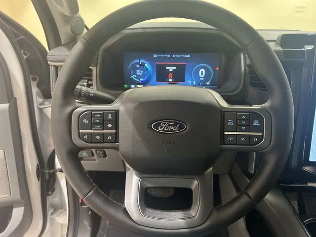 2025 Ford F-150 Lightning Flash - Photo 10
