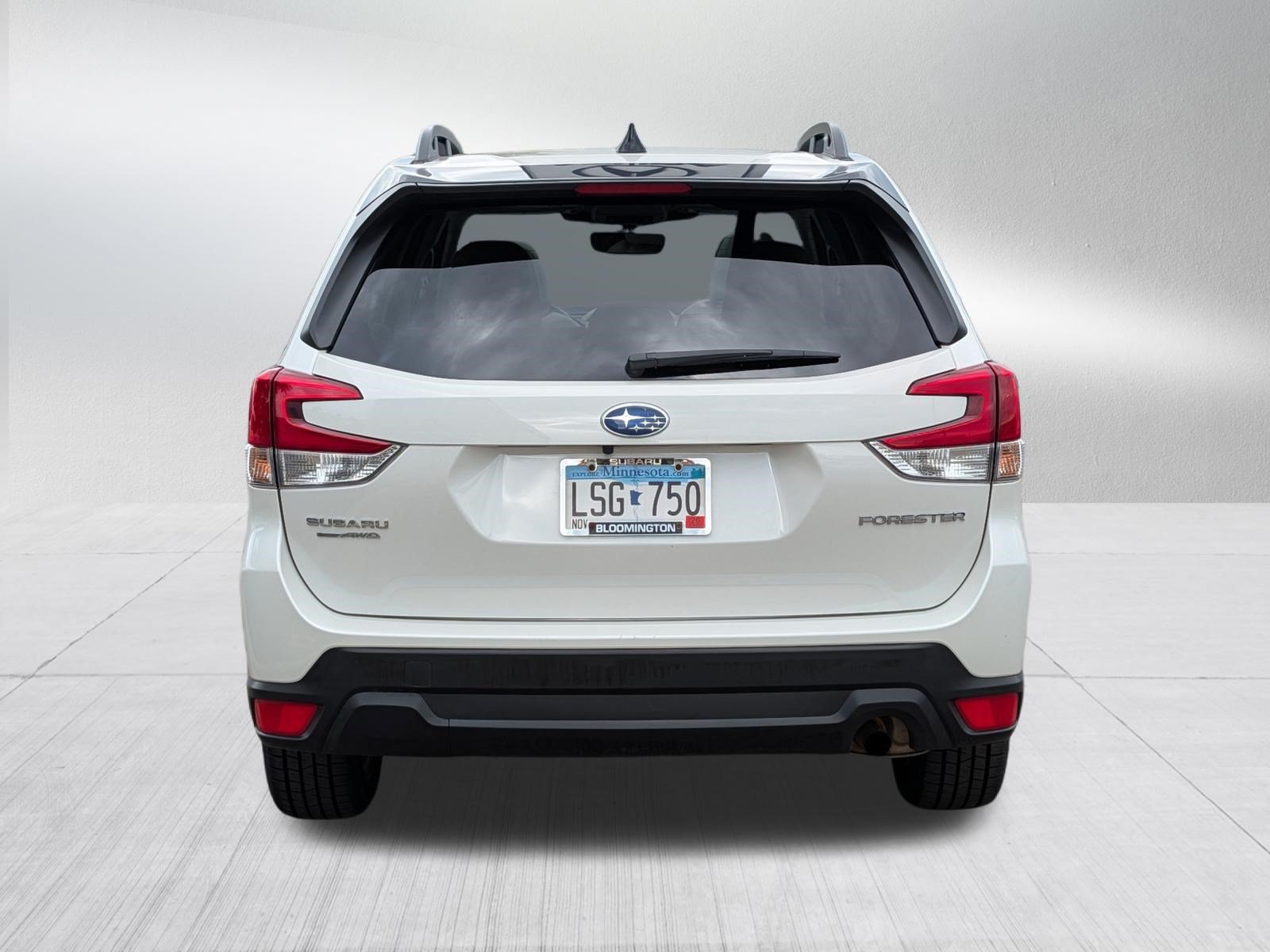 Used 2024 Crystal White Pearl Subaru Premium image 6