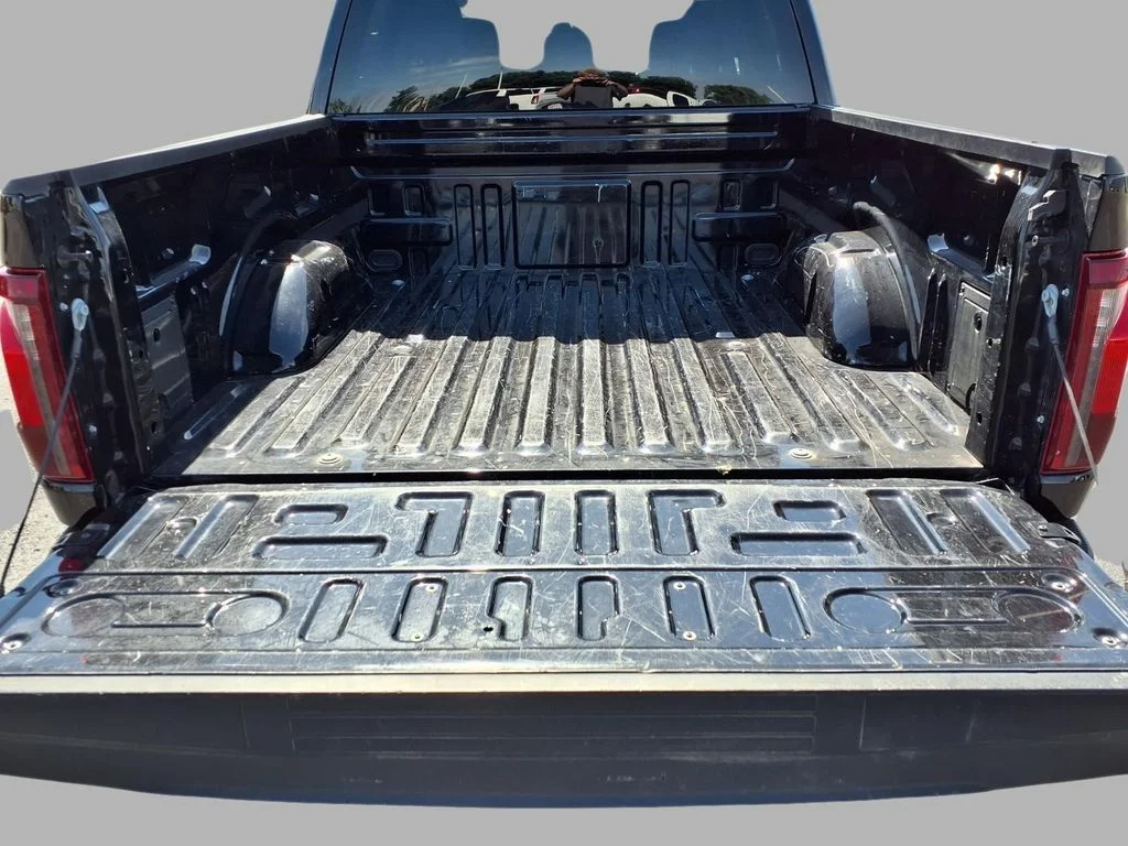 Used 2025 Black Ford XLT image 27