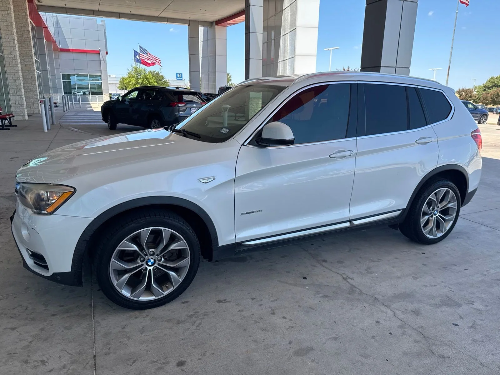Used 2016 White BMW sDrive28i image 1