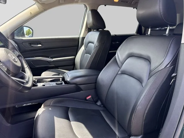 Used 2023 Black Nissan SL image 18